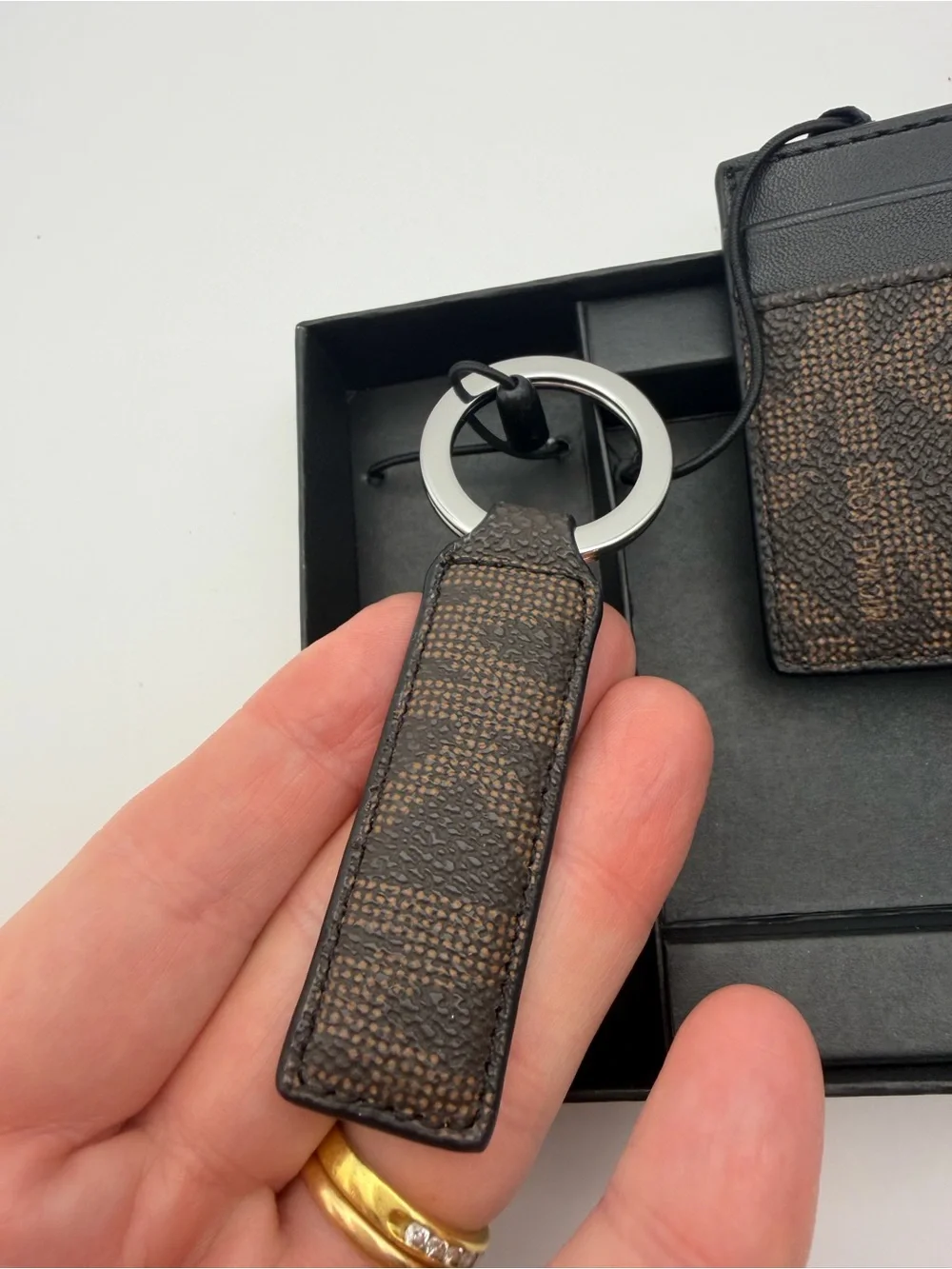 Michael Kors Credit Card Wallet + Key Fob 86F2SGFD1B Brown/Black $98 - Nee
